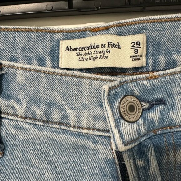 NWOT Abercrombie & Fitch Straight Leg Jeans 90’s Ultra High Rise - Picture 3 of 10